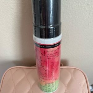 Self tan bronzing mousse never opened- ST. Tropez